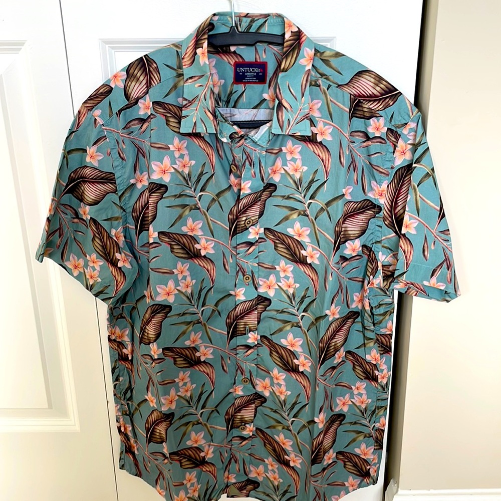 UntuckIt short sleeve button down